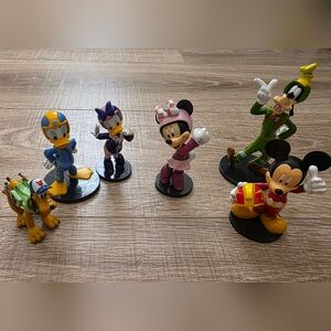Disney Collection Mickey and the Roadster Racers Figurine Playset.